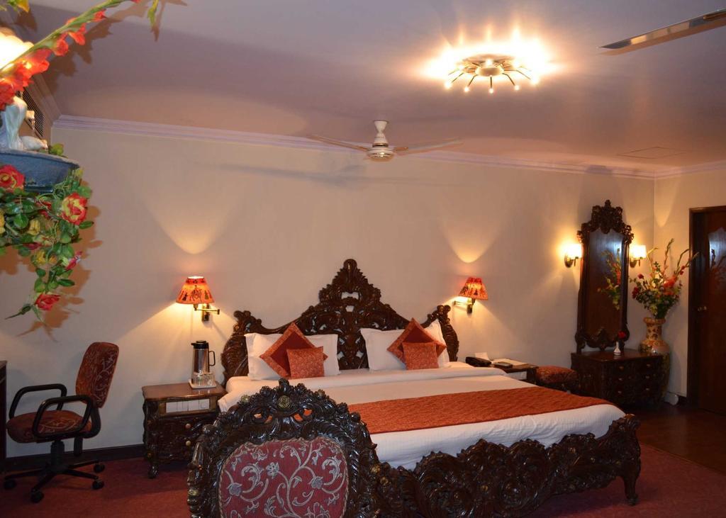Hotel Grand Sartaj Nova Deli Quarto foto